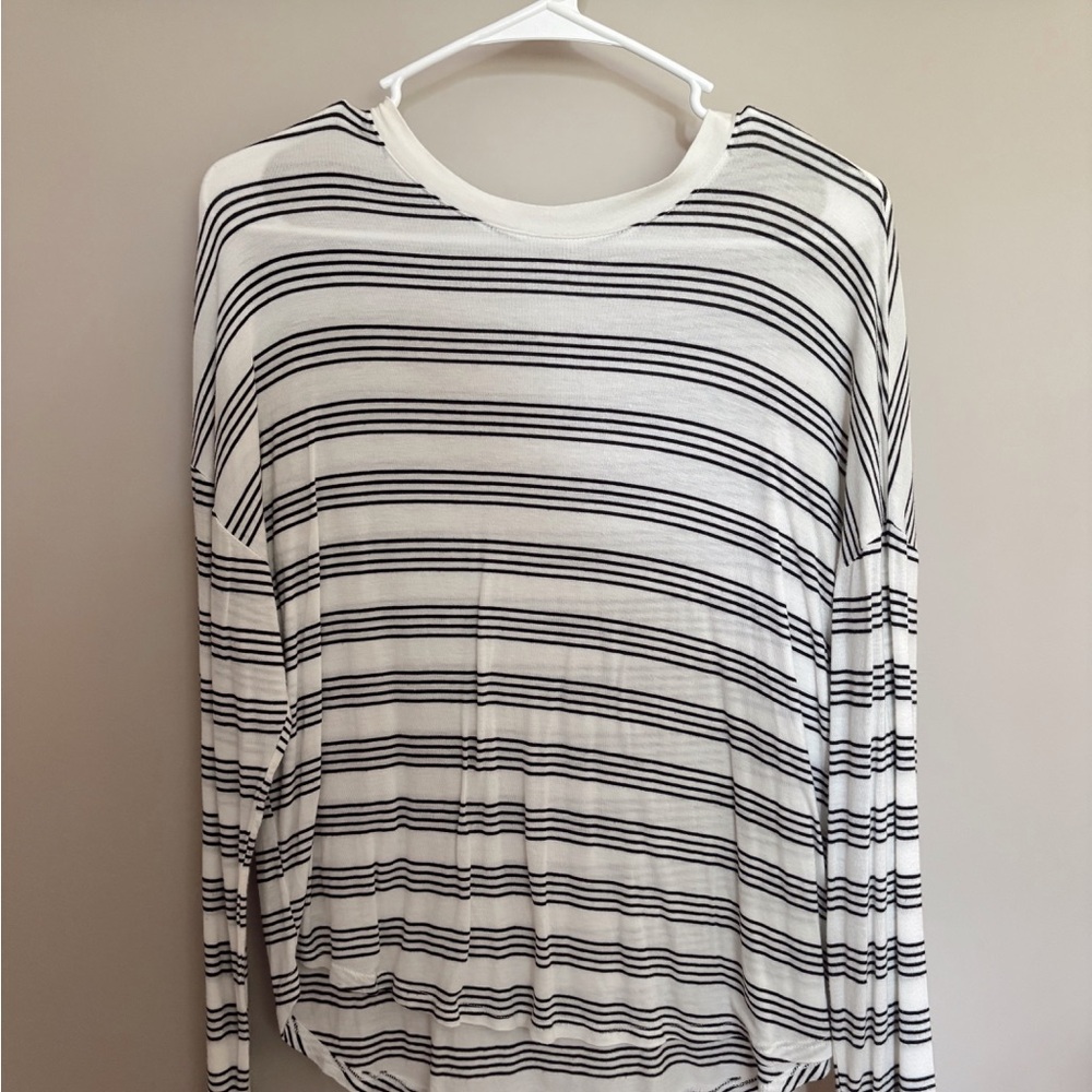 Forever 21 White and Black Long Sleeve Relaxed Tee